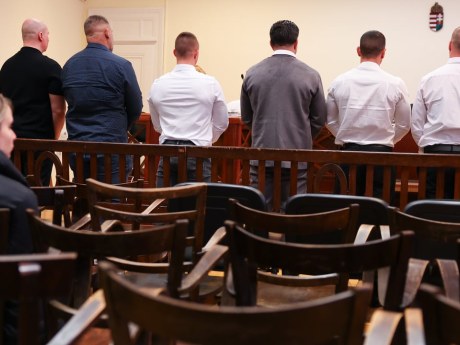 Bíróság előtt Dudás Miki apja halálának ügyében a hat vádlott